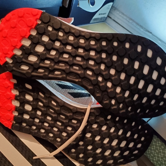 Adidas Senseboost - Picture 4 of 5